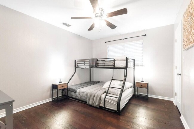 Building Photo - 7418 Lake Livingston Dr