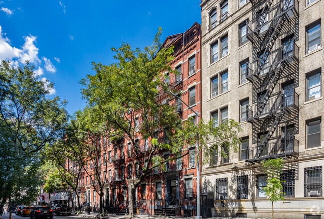 Building Photo - 349 W 45th St