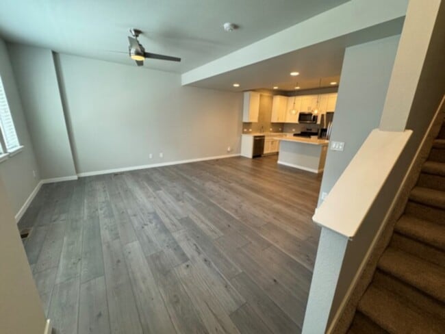 Building Photo - Stunning townhouse in Northgate!