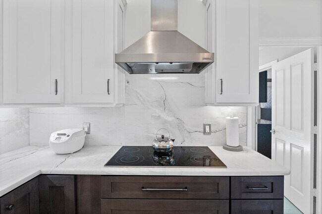 Building Photo - 13 Cleveland Ct