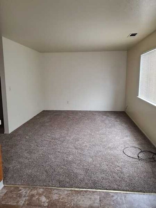 Building Photo - S3520M/4040G