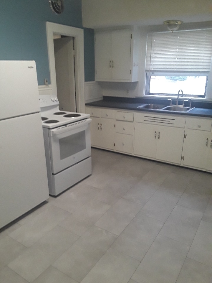 Kitchen Eat In - 1057 Washington Ave