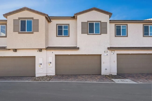 Building Photo - Gated 2025 Lennar Townhome | 3 Bed | 2-Car Garage