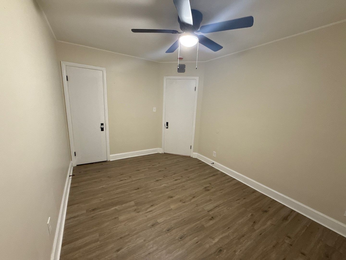 Building Photo - This beautifully updated 3-bedroom, 1-bath single-family home is ready for move-in!