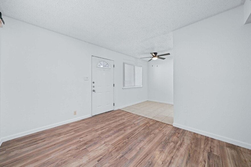 Building Photo - 9008 Galewood Dr