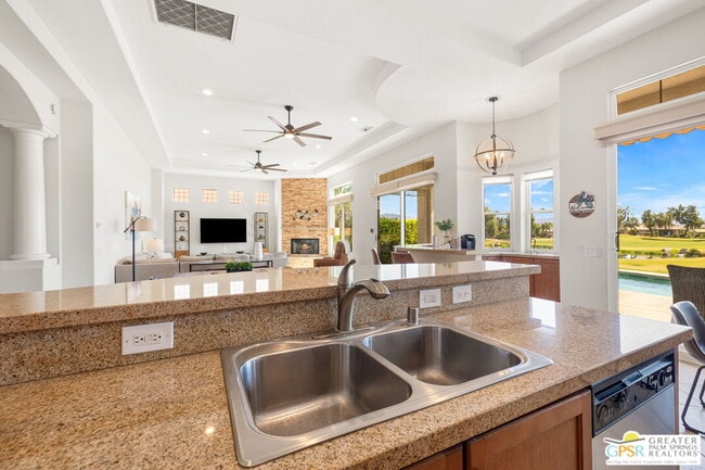 Building Photo - 88 Vía Las Flores