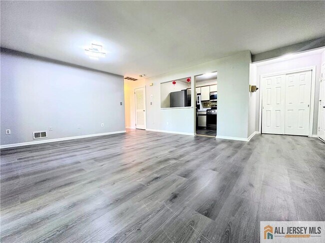Building Photo - 1211 Woodhaven Dr