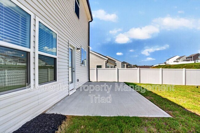 Building Photo - 3012 Highlander Pt