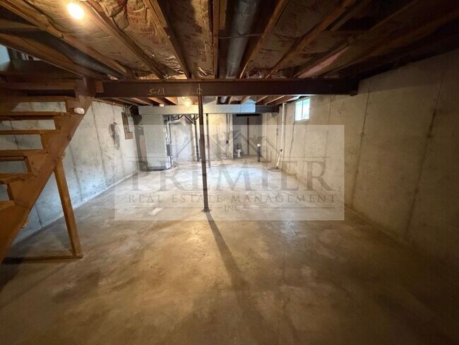 Building Photo - 3556 NE Independence Ave