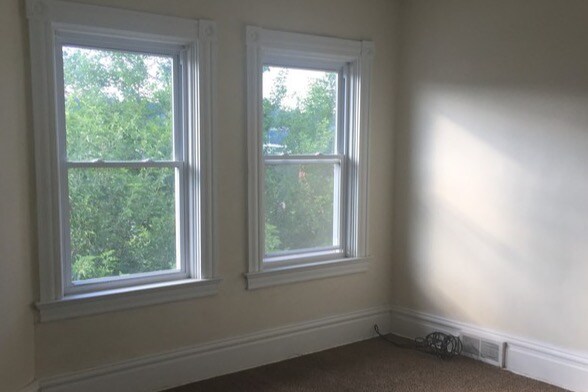 Building Photo - 811 Sarah St