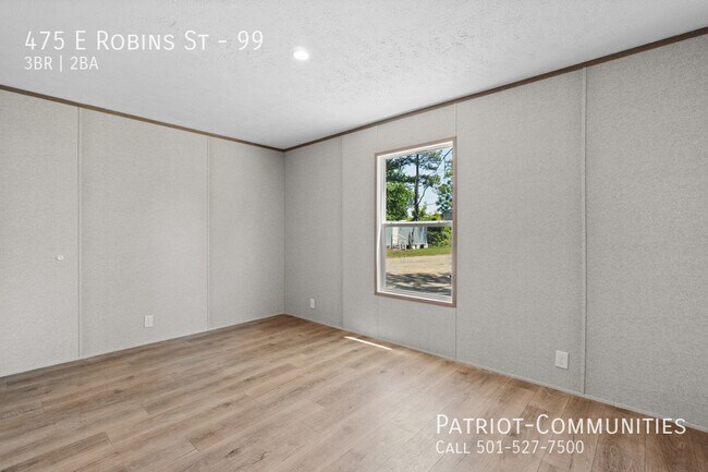 Building Photo - 475 E Robins St