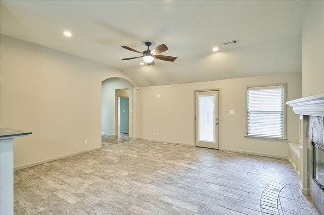 Building Photo - 13613 Vail Dr