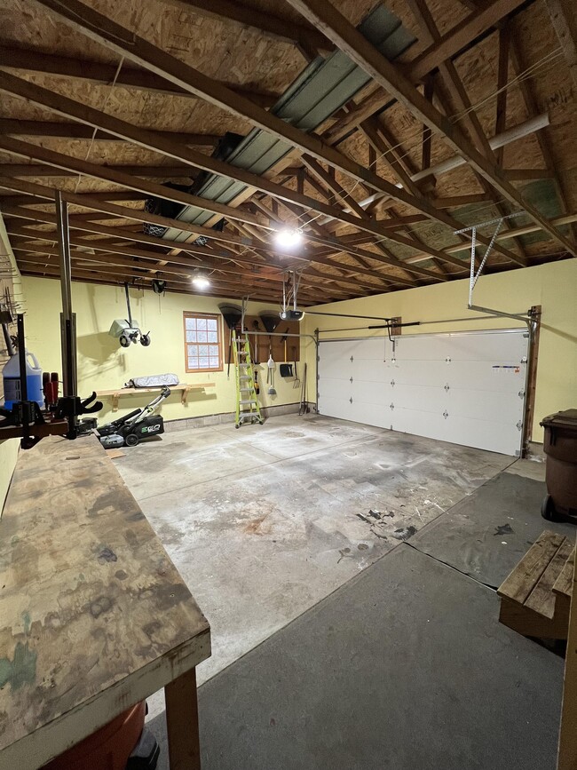 Building Photo - 3315 County Line Rd