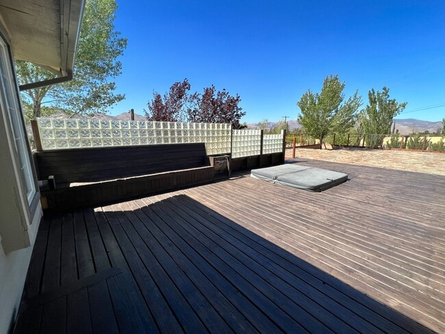 Building Photo - BEAUTIFUL Mountain Home