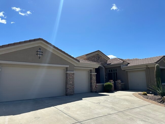 Building Photo - 42107 N Mountain Cove Dr