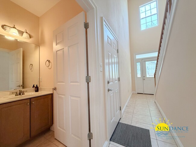 Building Photo - Natural Light Filled end unit 2-Story 3BR Niceville Home!