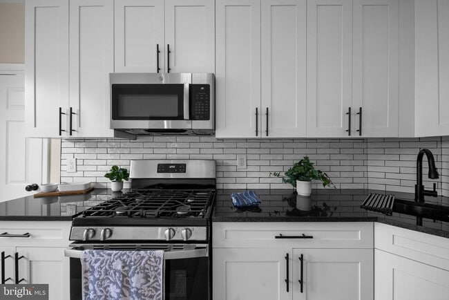 Building Photo - 7608 Chelwynde Ave