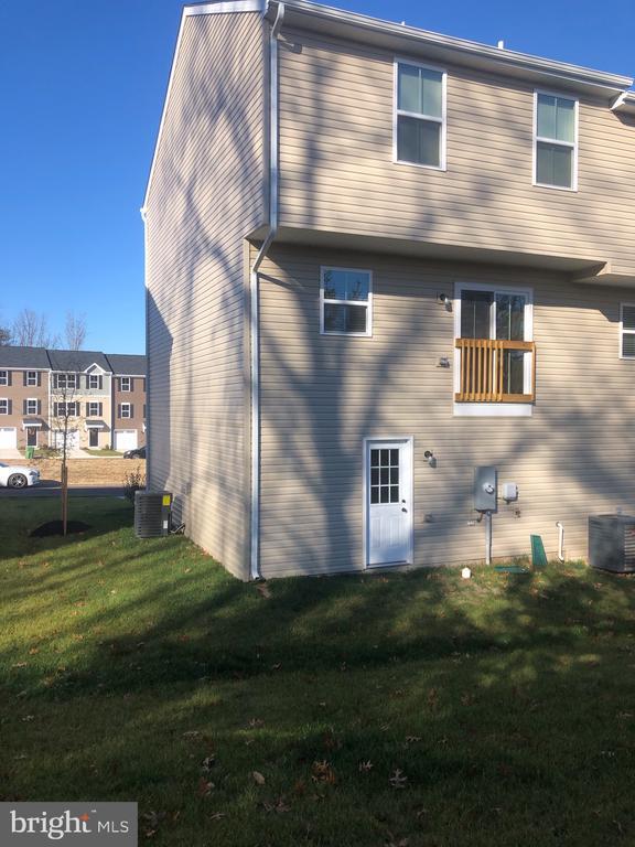 Building Photo - 2896 Farzi Cir
