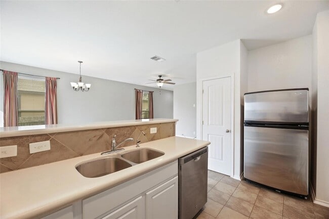 Building Photo - 187 Rummel Dr