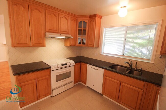 Building Photo - 126 Calado Ave