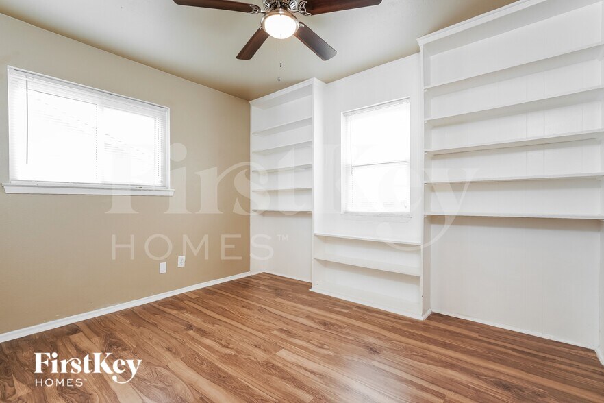 Building Photo - 701 E Mission St