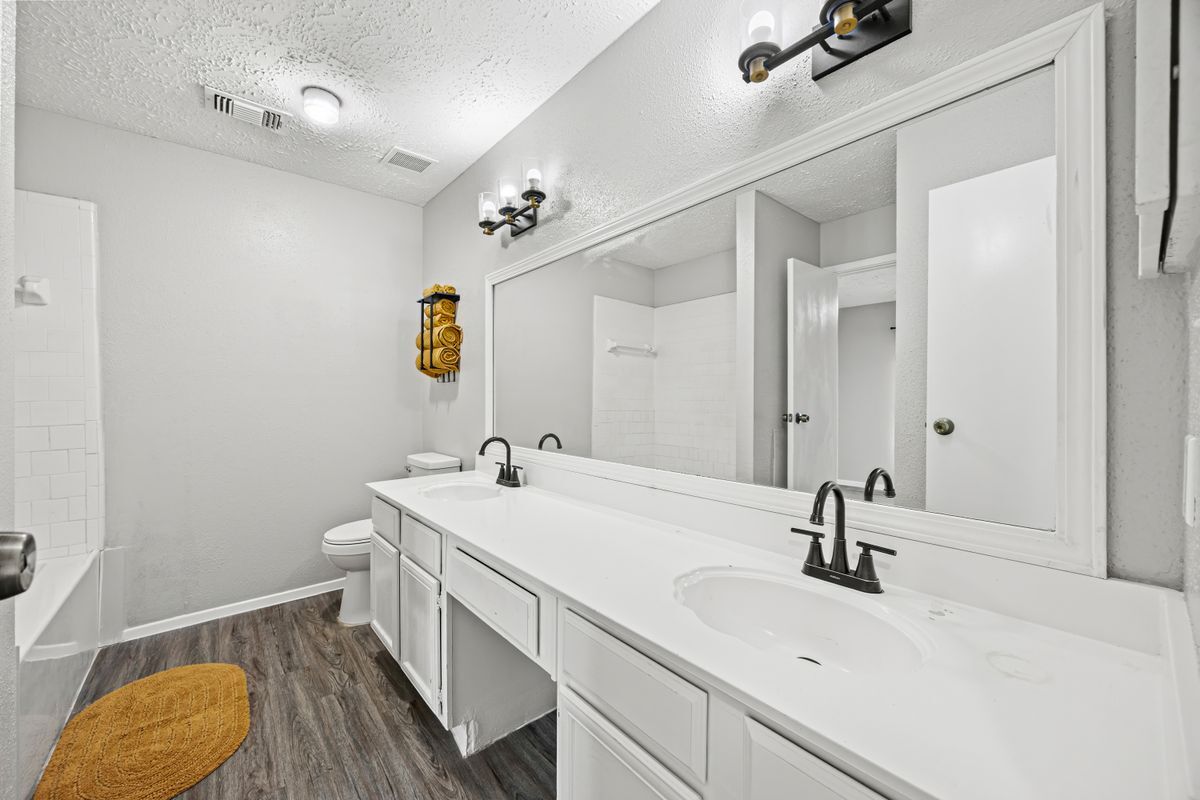 Building Photo - 10066 Sharpton Dr