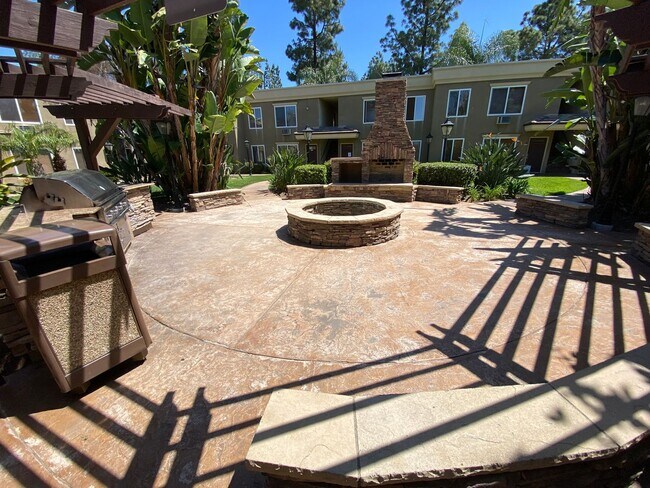 Building Photo - 792 Avocado Ave