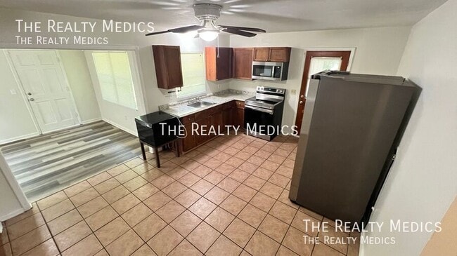 Building Photo - 526 S Thompson Ave