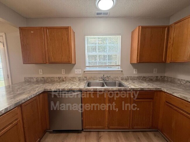Building Photo - 1770 Baylor Dr