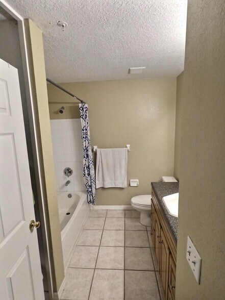 Building Photo - 13803 Fairway Island Dr