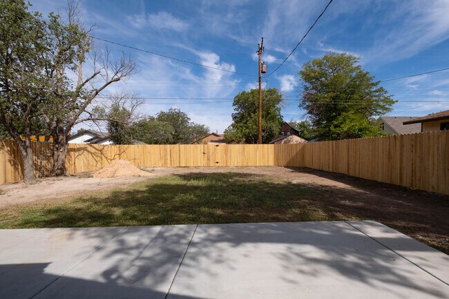 Building Photo - 2007 7th Ave