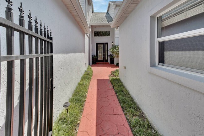 Building Photo - 748 Old Treeline Trail