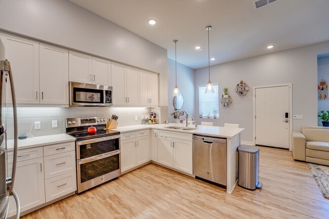 Building Photo - Recently Reduced-San Marcos Town-Home 3 Bedroom 2.5 Bathroom