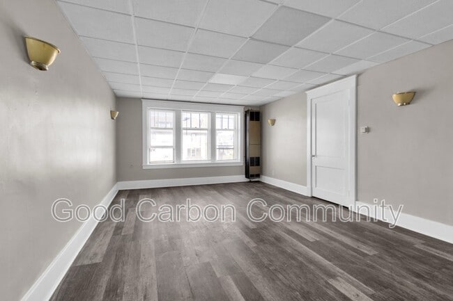 Primary Photo - 1247 Hertel Ave