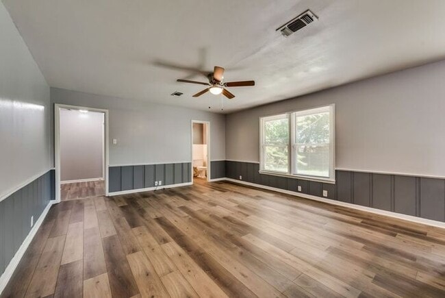 Building Photo - 1014 W Belden St