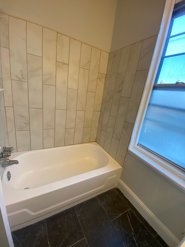 Building Photo - 3103 N Croskey St