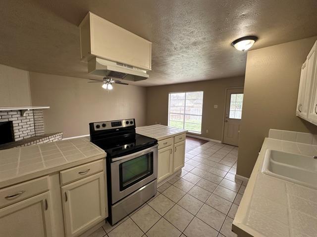 Building Photo - 523 Windsor Dr