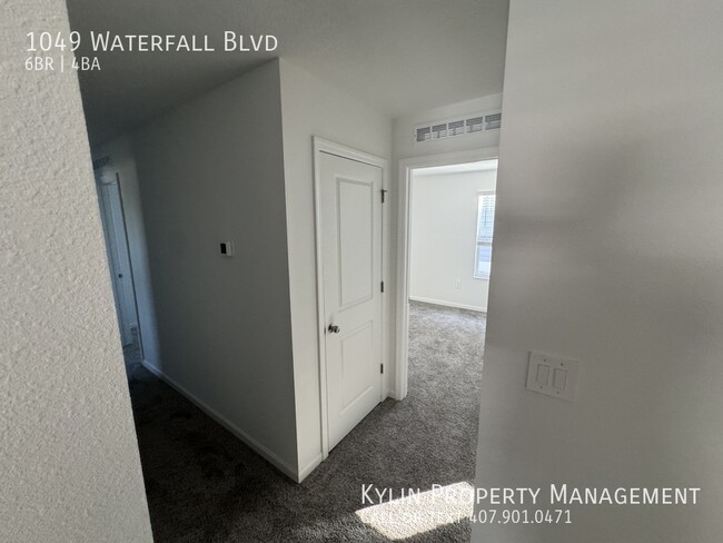 Building Photo - 1049 Waterfall Blvd