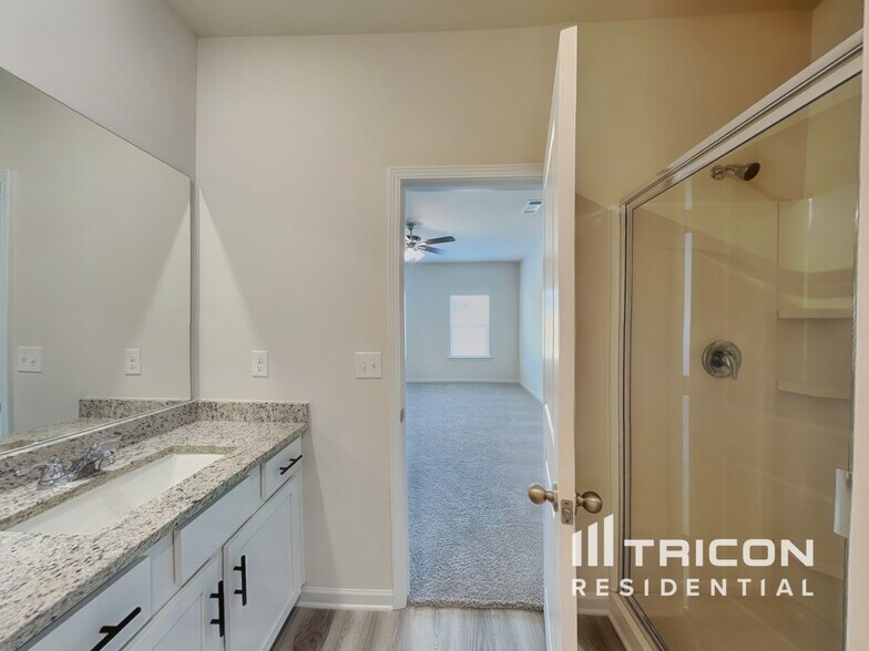 Building Photo - 1040 Claas Wy