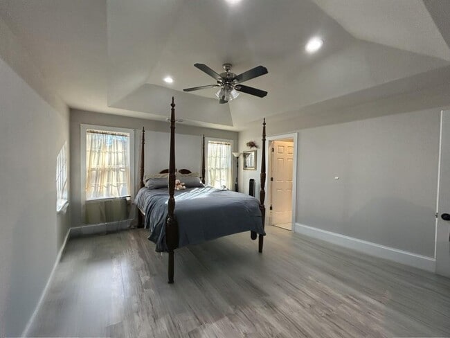 Building Photo - 6031 Ambassador Dr