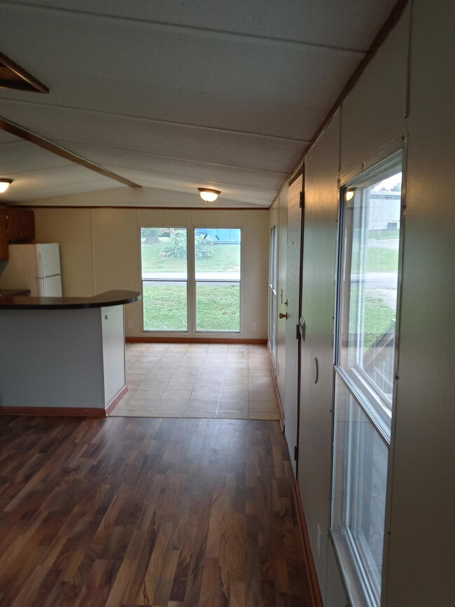 Building Photo - 719 Golden Point