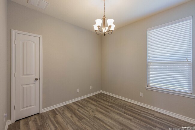 Building Photo - 3592 Vuitton