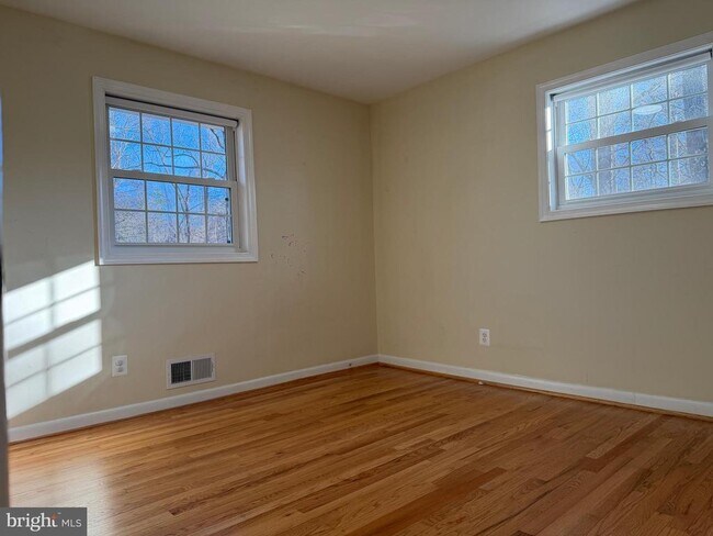 Building Photo - 5206 Easton Dr