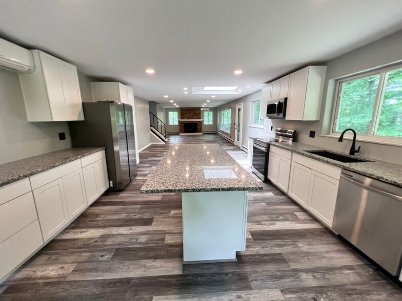 Building Photo - 9499 Maple Knoll Dr