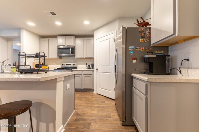 Building Photo - 509 Birdsong Dr