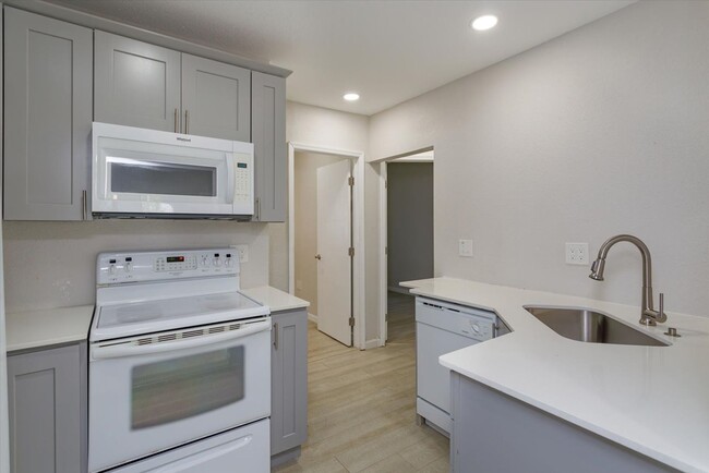 Building Photo - Modern Urban Oasis: Renovated 2 Bed/2 Bath...