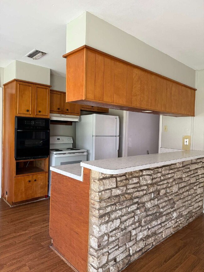 Building Photo - 5702 Ben Casey Dr