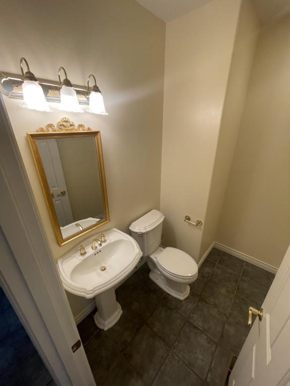 Building Photo - 2245 NW Park Terrace