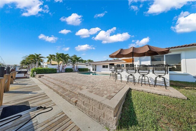 Building Photo - 800 SE 3rd Terrace