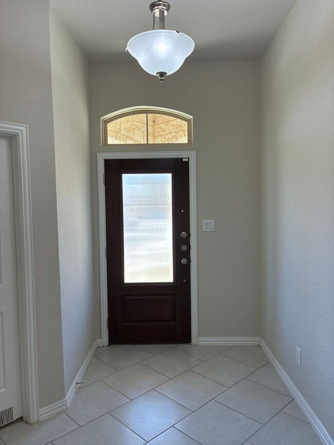 Building Photo - !! MOVE IN SPECIAL: Get 50% OFF!! 4BR/3BA House • In-Unit W/D • Attached Garage  • Backyard in Sa...